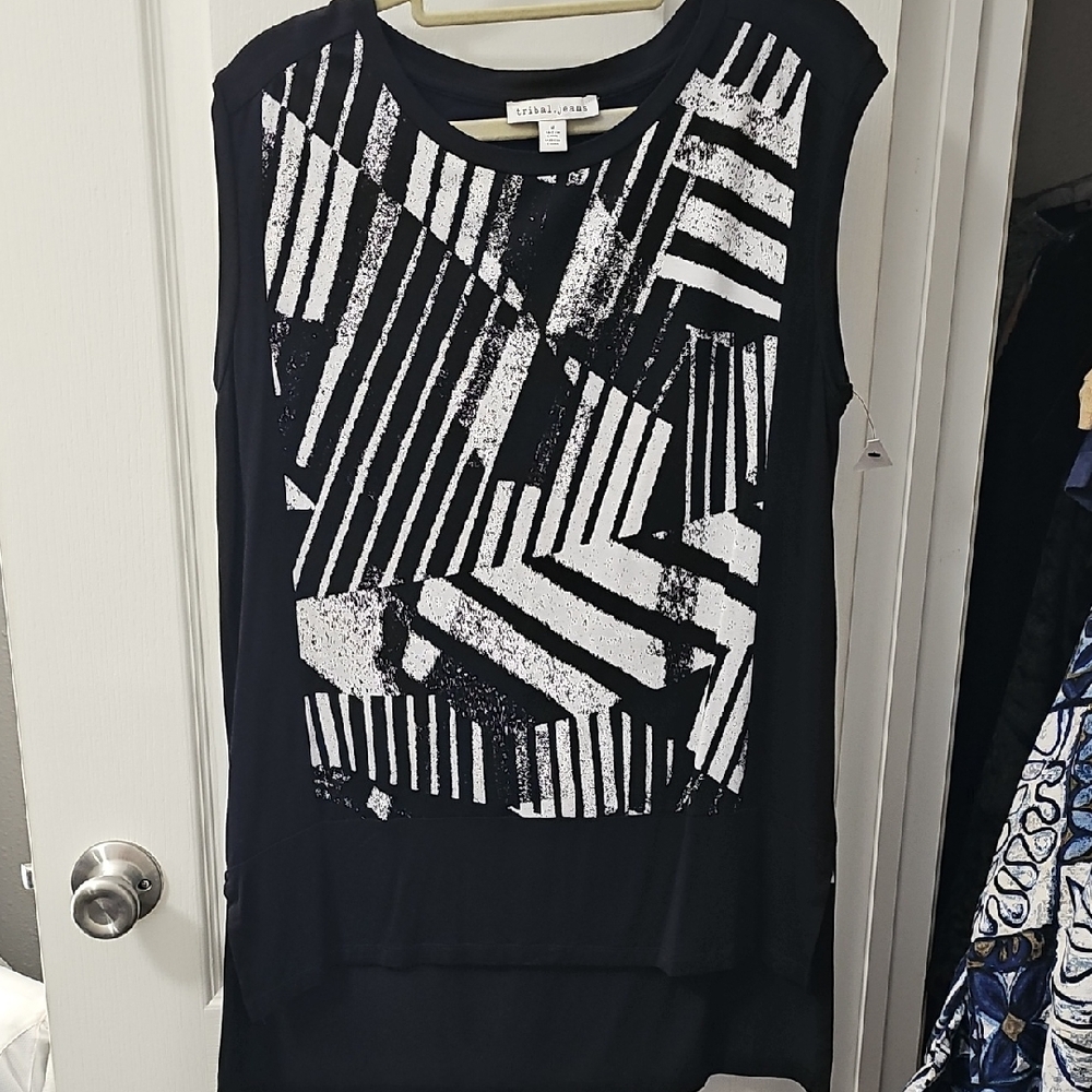 Eileen Fisher Black and White Abstract Muscle Tee